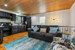 Bare Feet Bungalow -Close to beach & dog friendly
